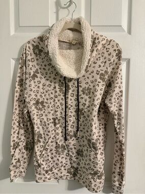 Hem & Thread Cream Floral and Leopard Print Sherpa Cowlneck Pullover